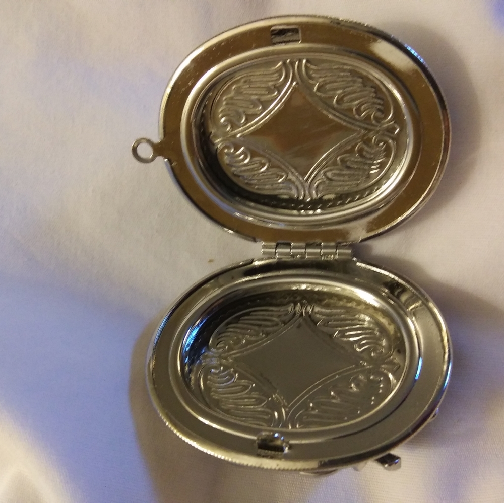 Pendent - Picture 2 of 2